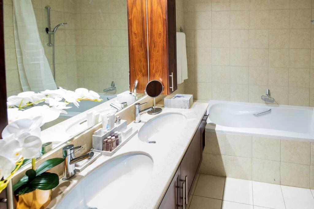 First Class 2Br With Full Burj Khalifa And Fountain View Dubaï Extérieur photo